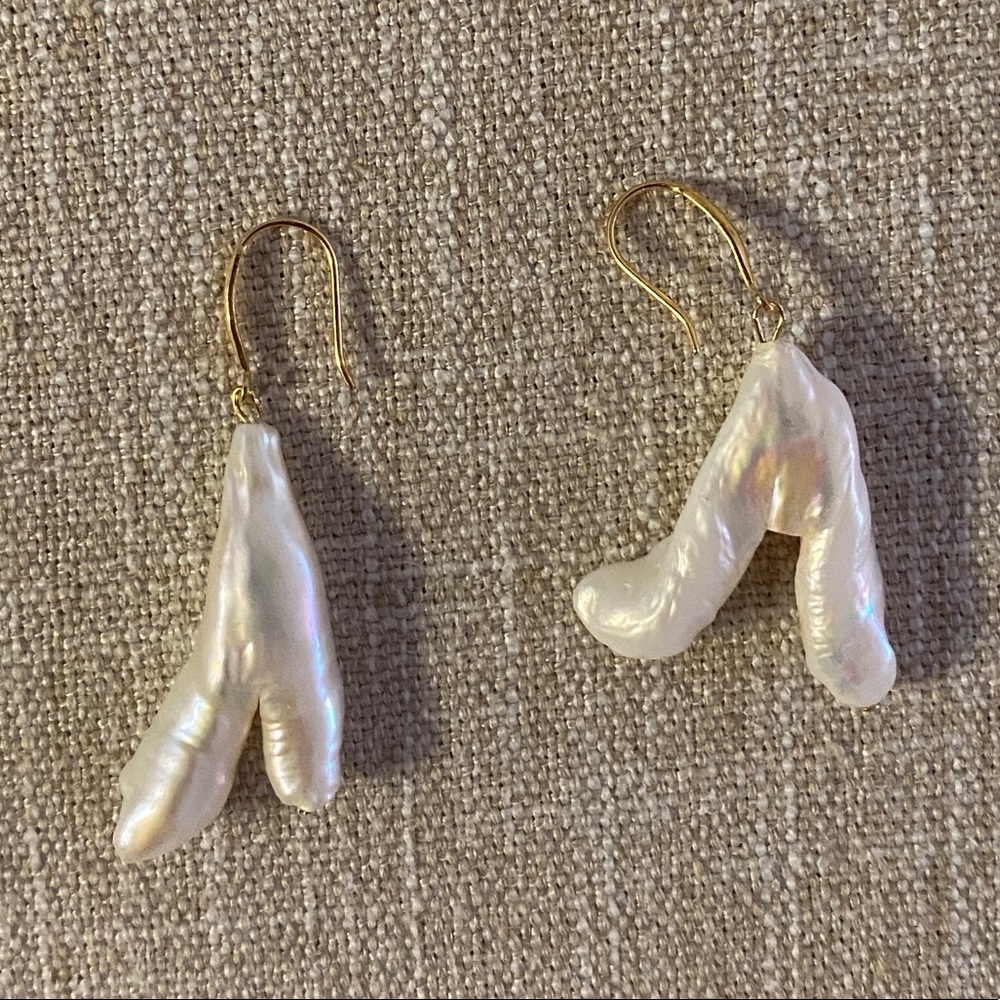 NEW vintage style Baroque pear earring
